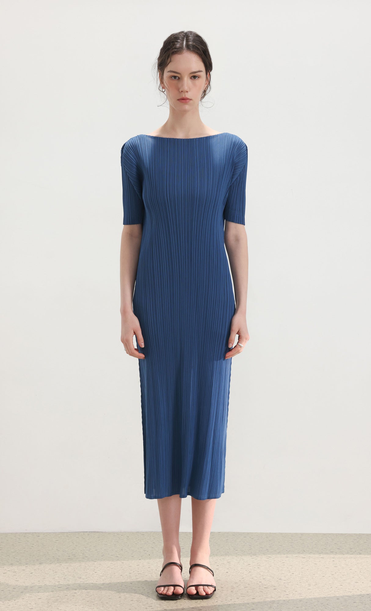 Dalia half-sleeve pleated dress_blue