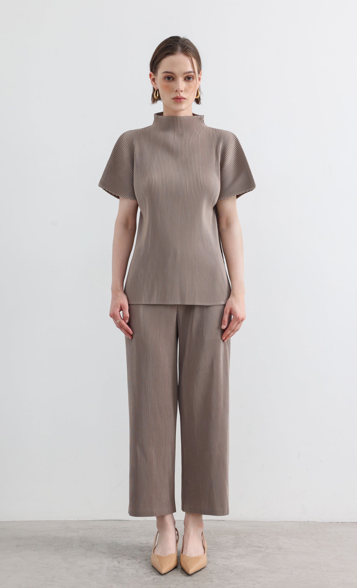 Essential Pleated Half-Neck Top_Beige
