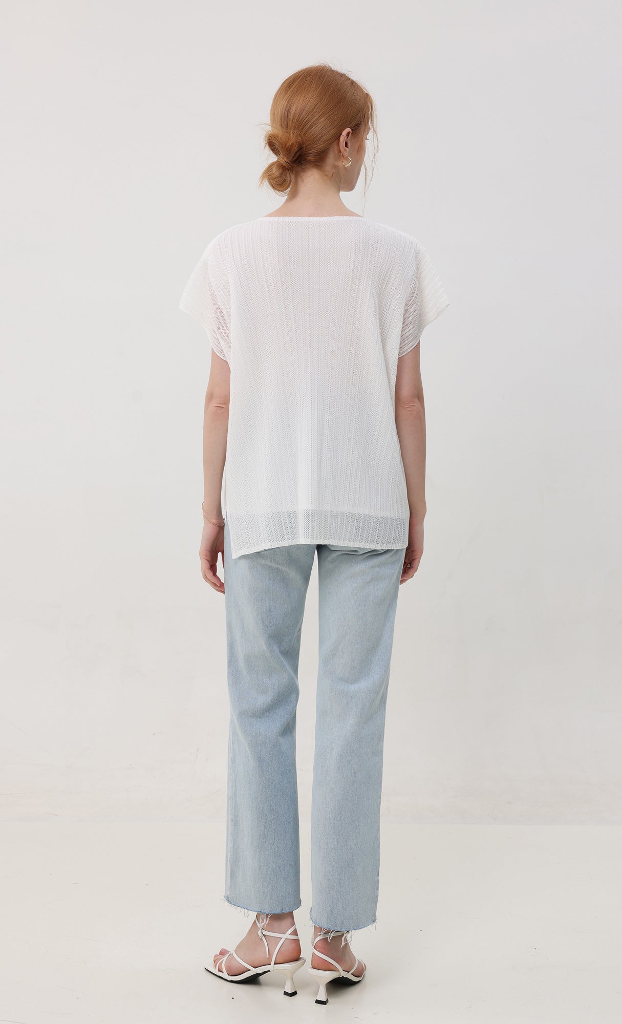 Airy pleated sleeveless top_ivory
