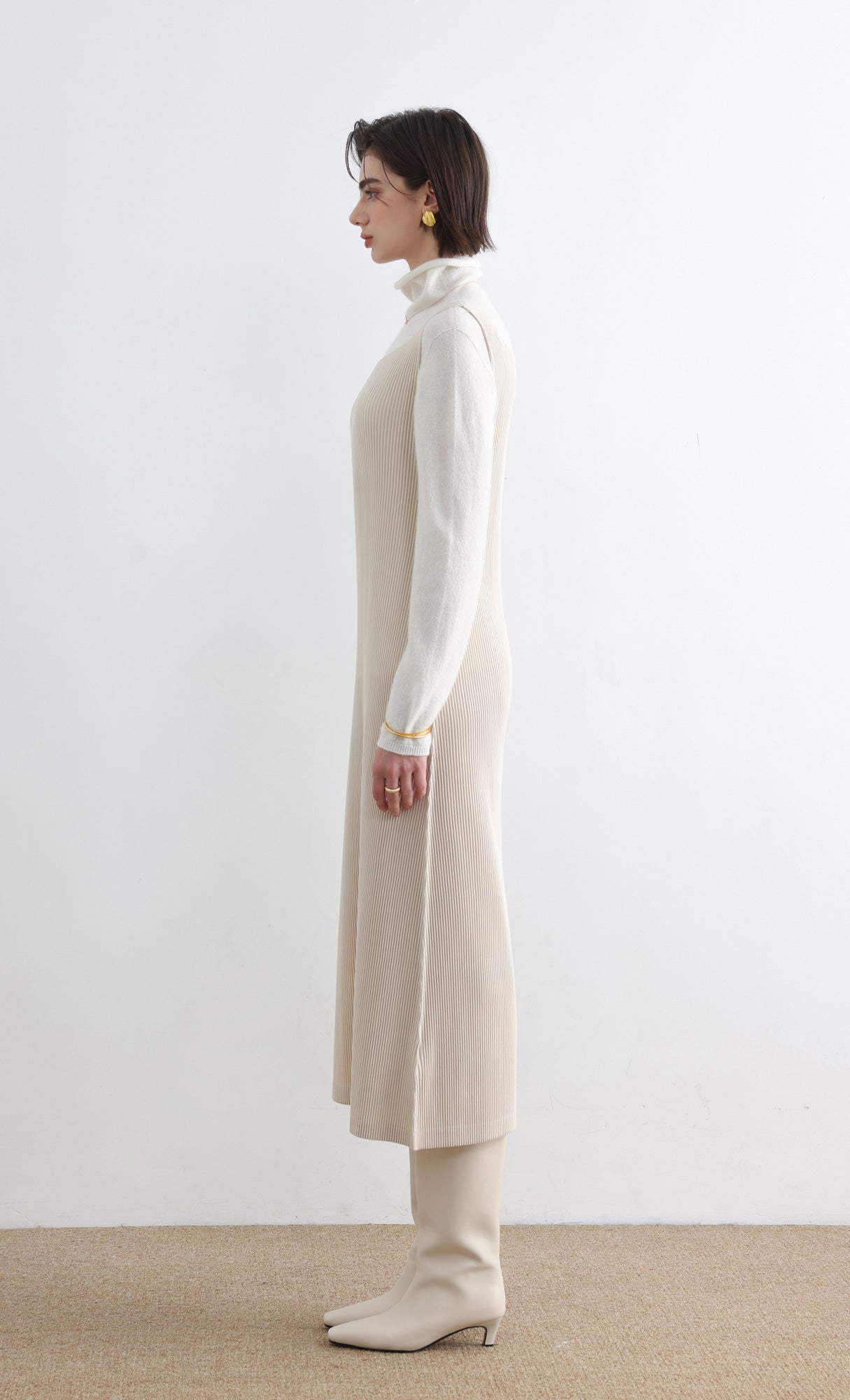Soly Pleats Sleeveless Dress_Light-Beige