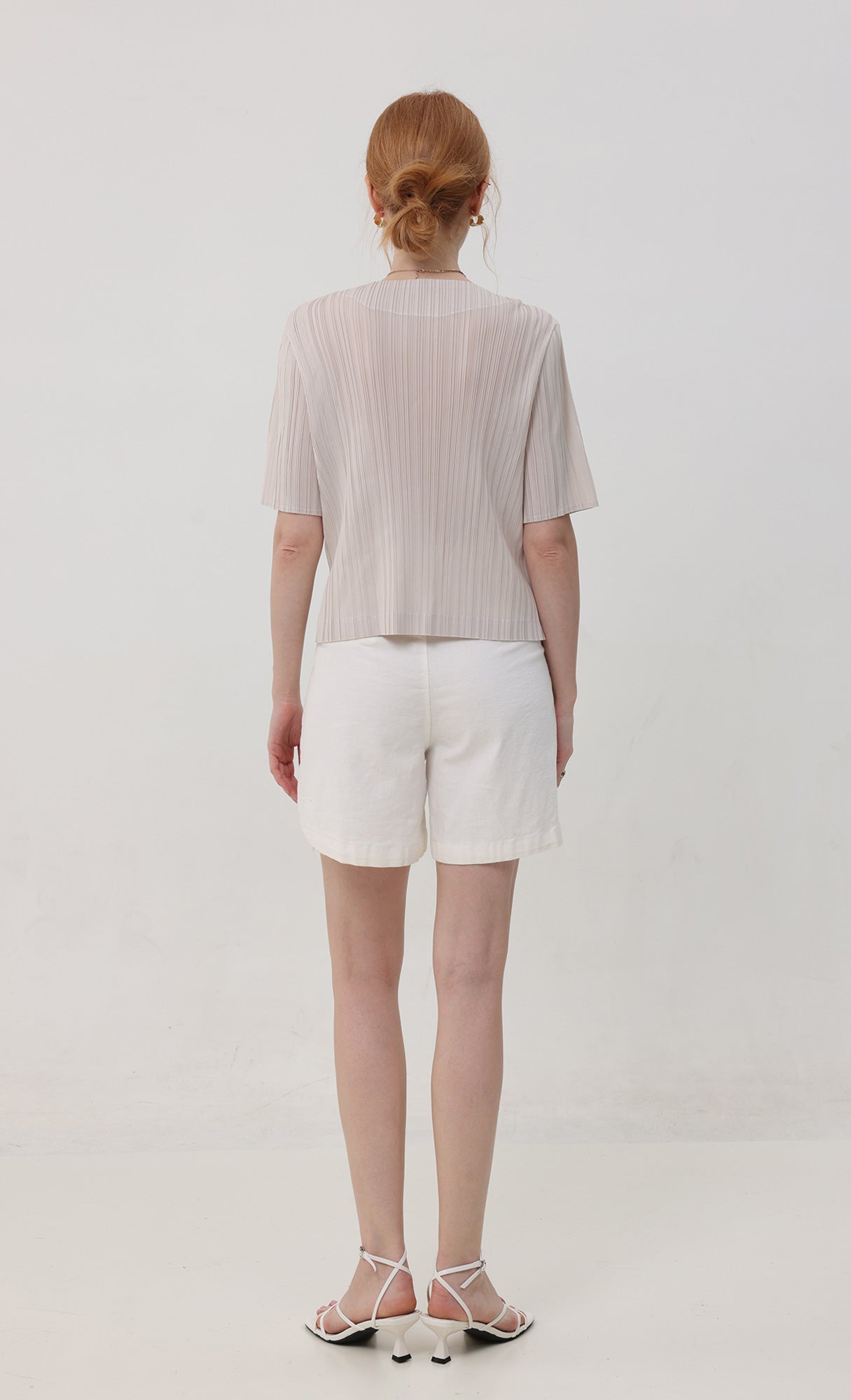 Button pleated short-sleeve top_lightbeige