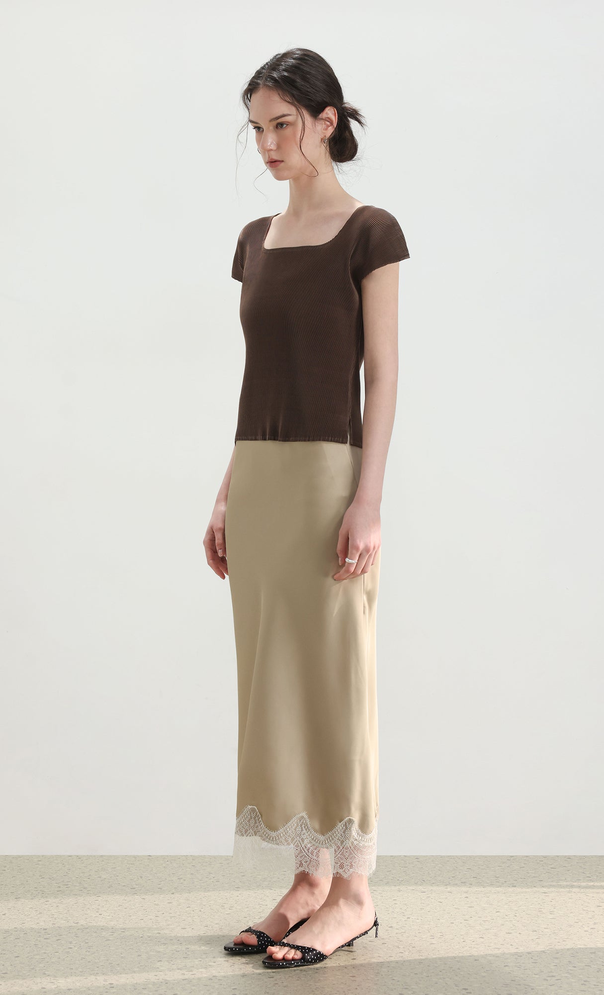 Nora pleated cap-sleeve top_brown