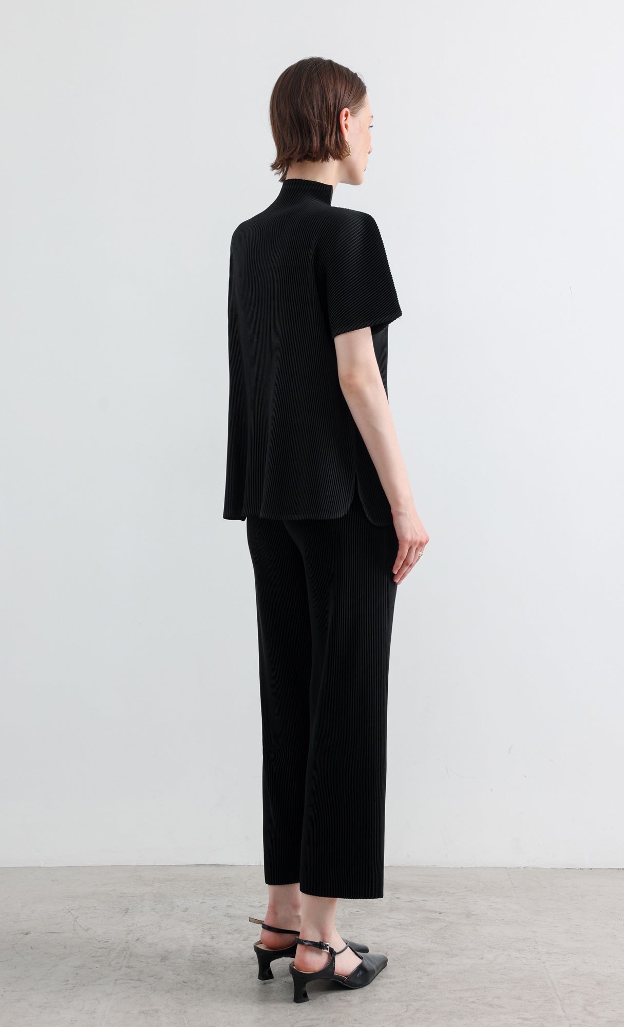 Essential Pleated Half-Neck Top_Black