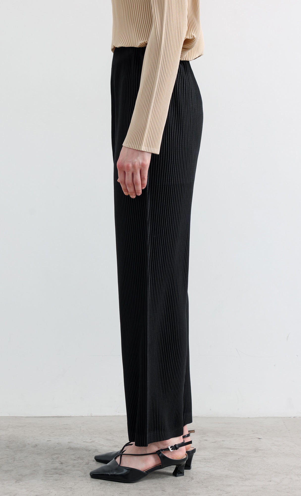 Essential Relaxed Pleated Pants_Black