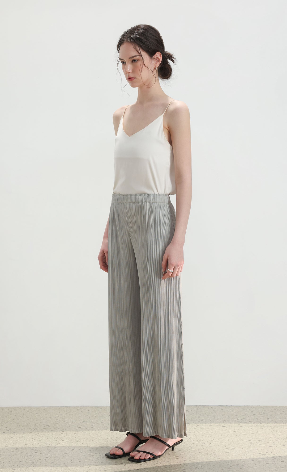 Zina pleated pants_light-grey