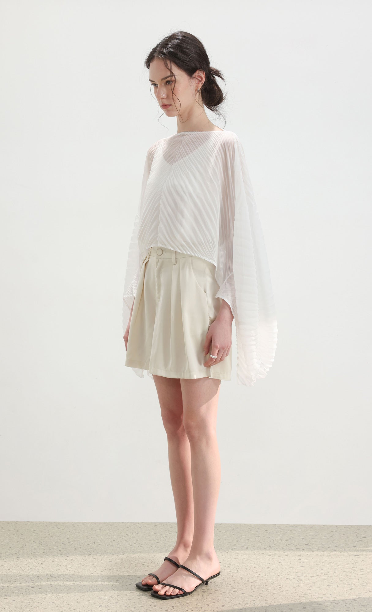 Pleated cape scarf_white