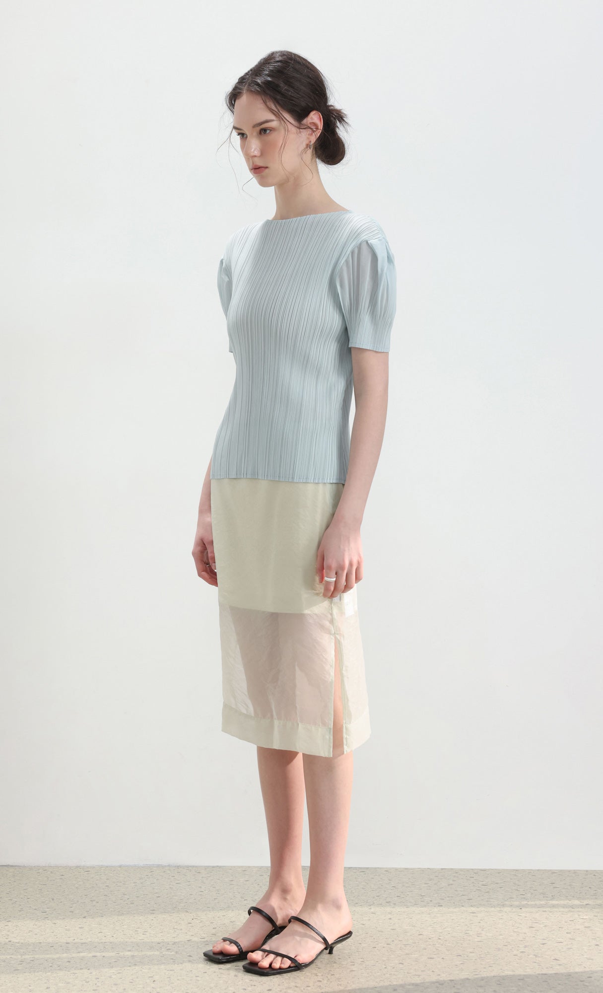 Mellow half-sleeve pleated top_Skyblue