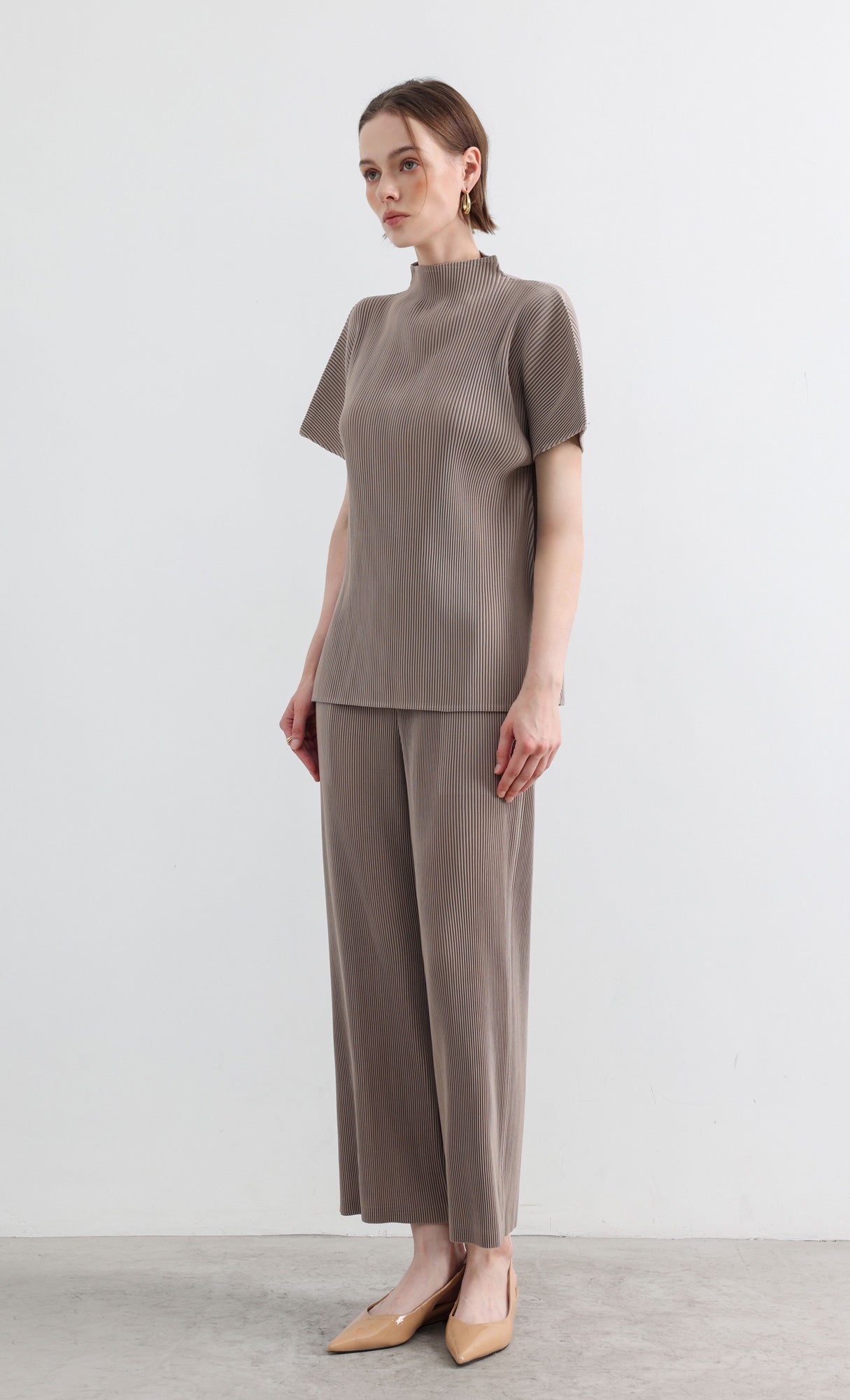 Essential Pleated Half-Neck Top_Beige