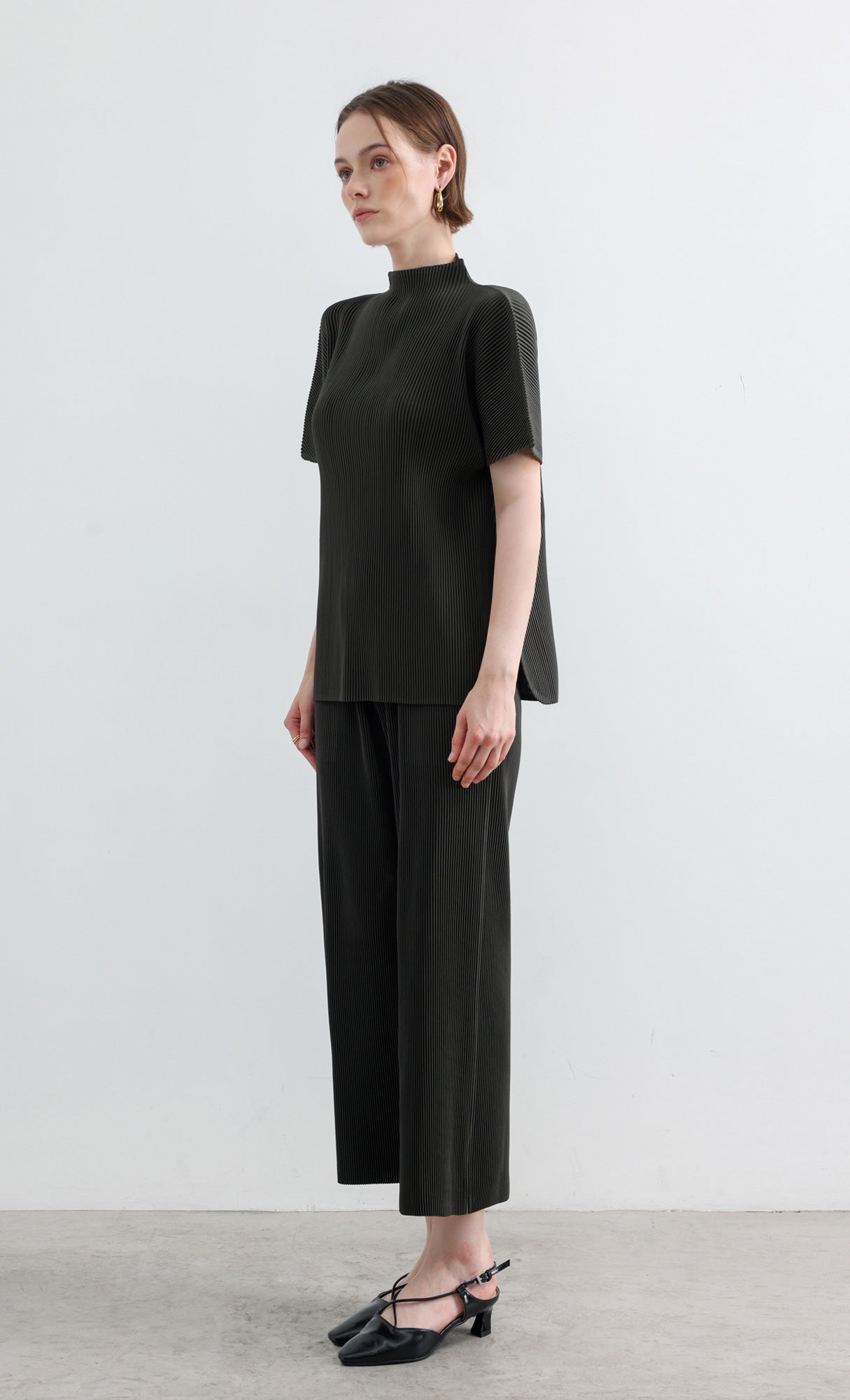 Essential Pleated Half-Neck Top_Khaki