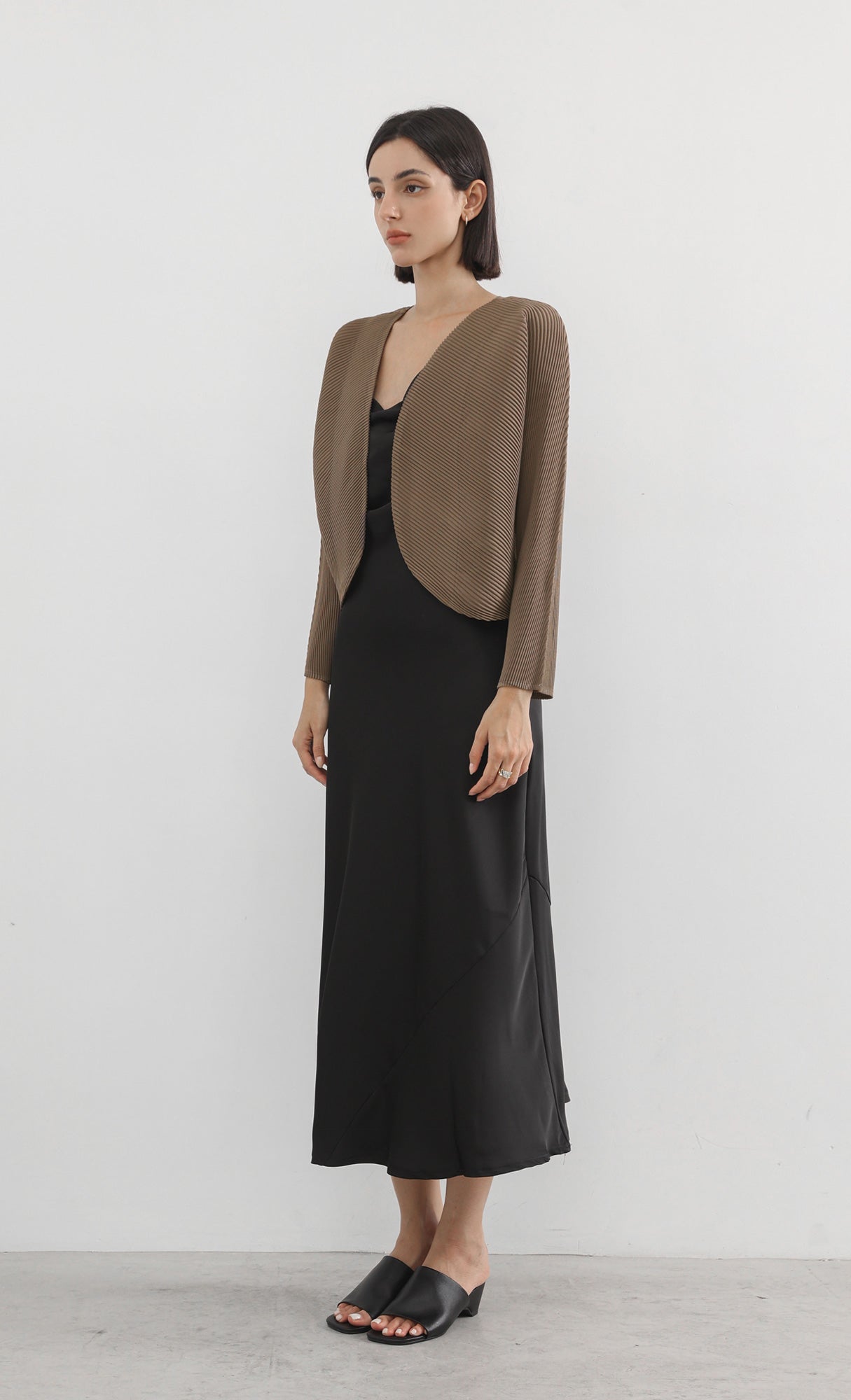 round pleated cardigan_brown