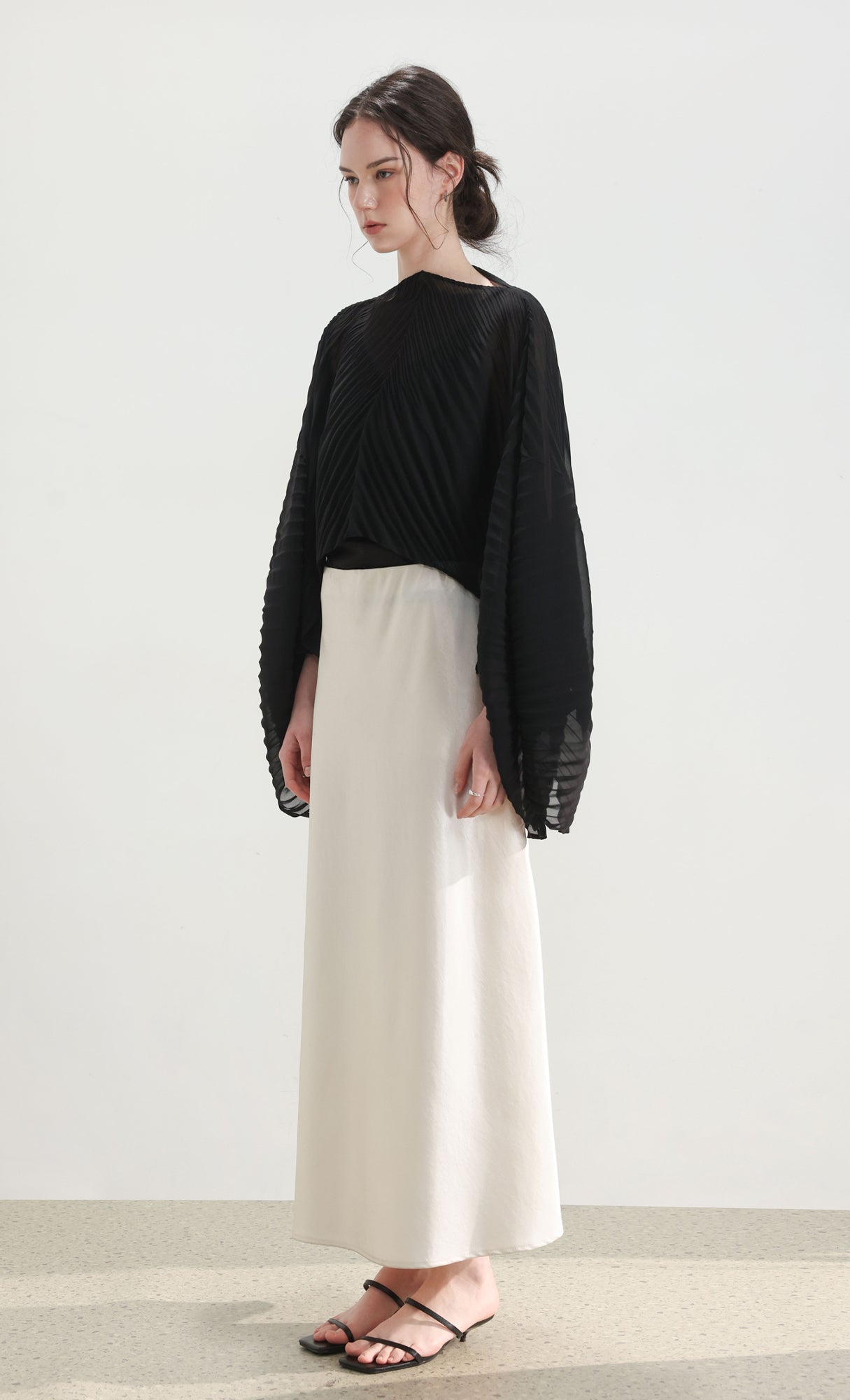 Pleated cape scarf_black
