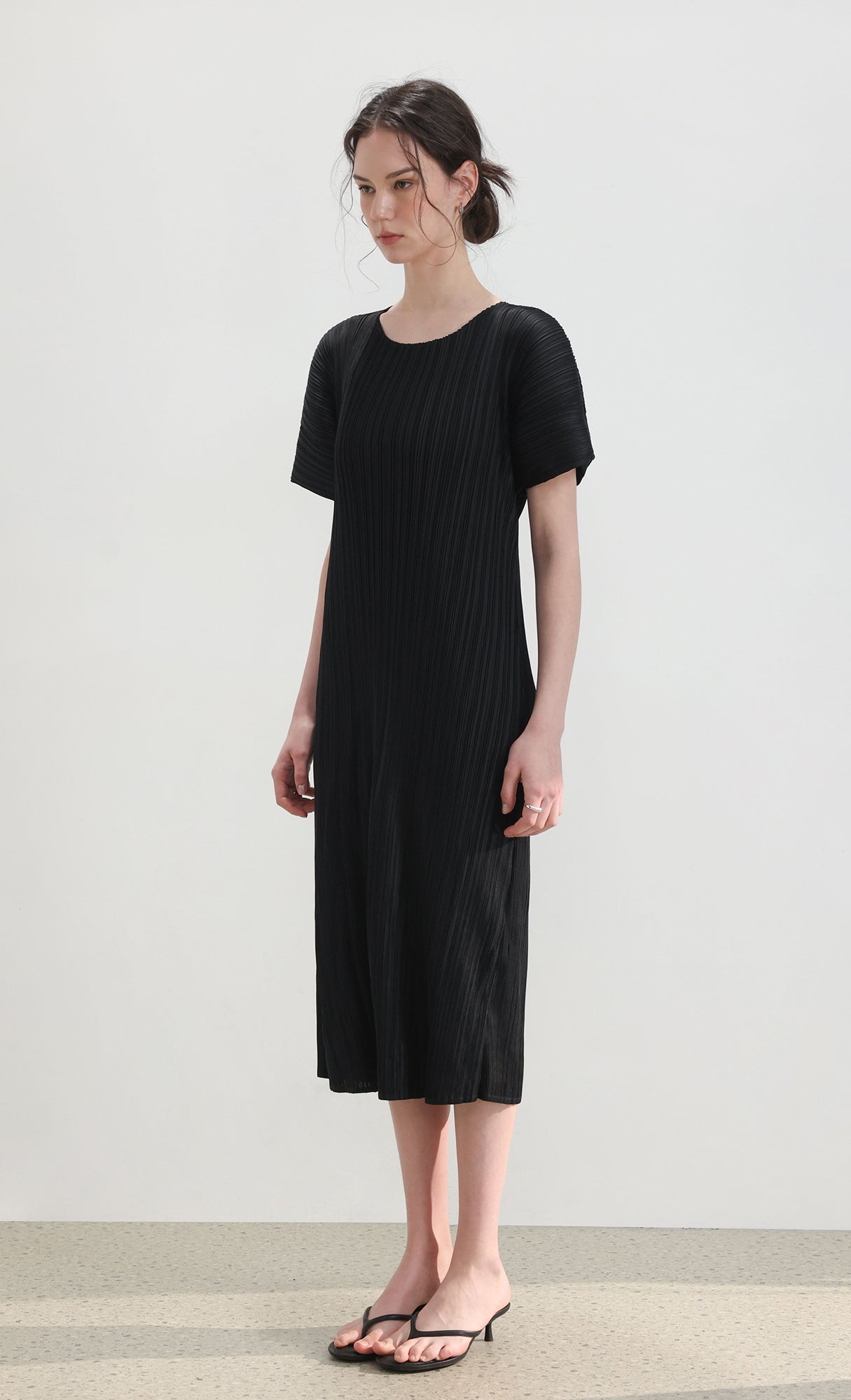 Mira short-sleeve pleated dress_black