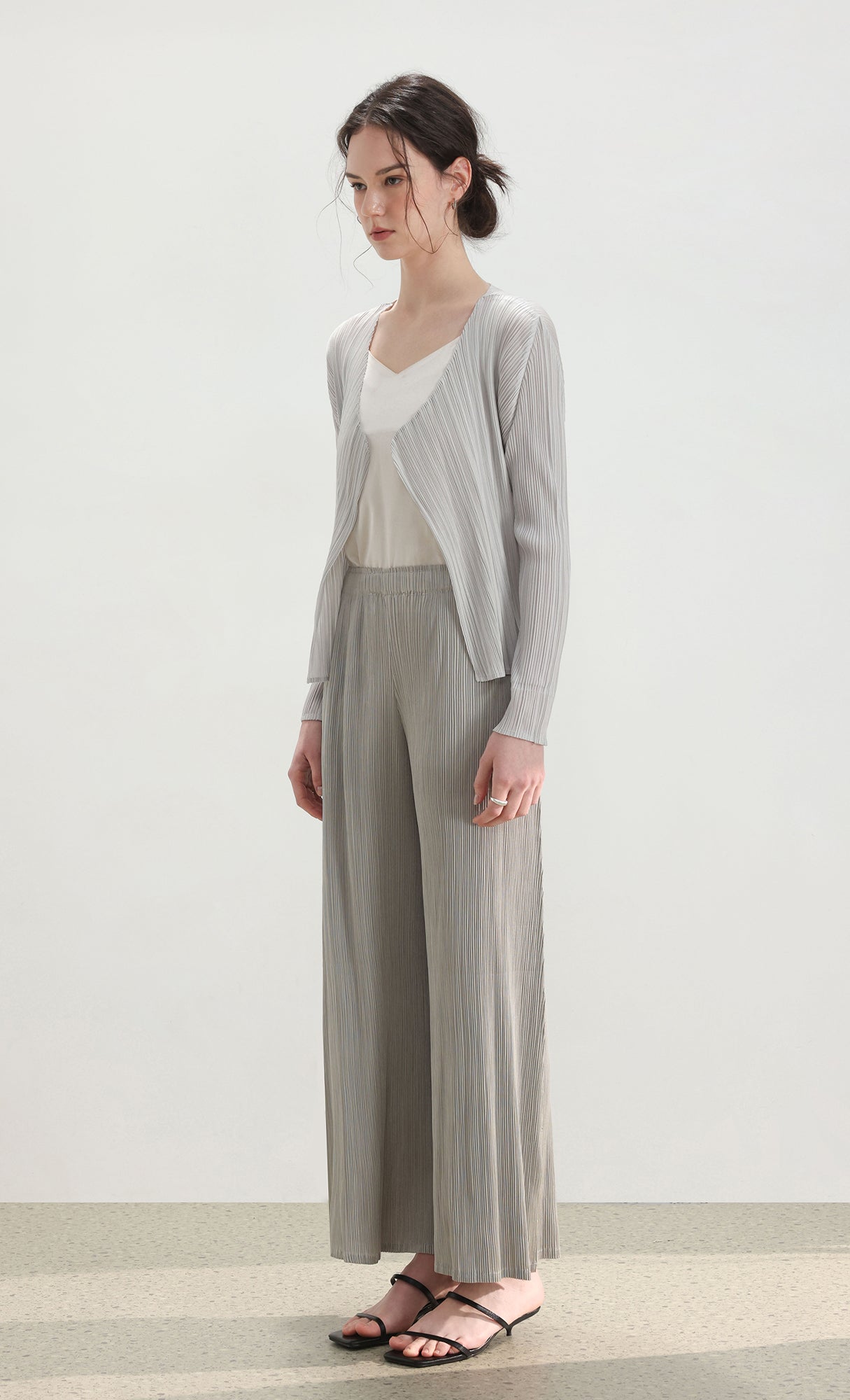 Pia pleated cardigan_light-grey