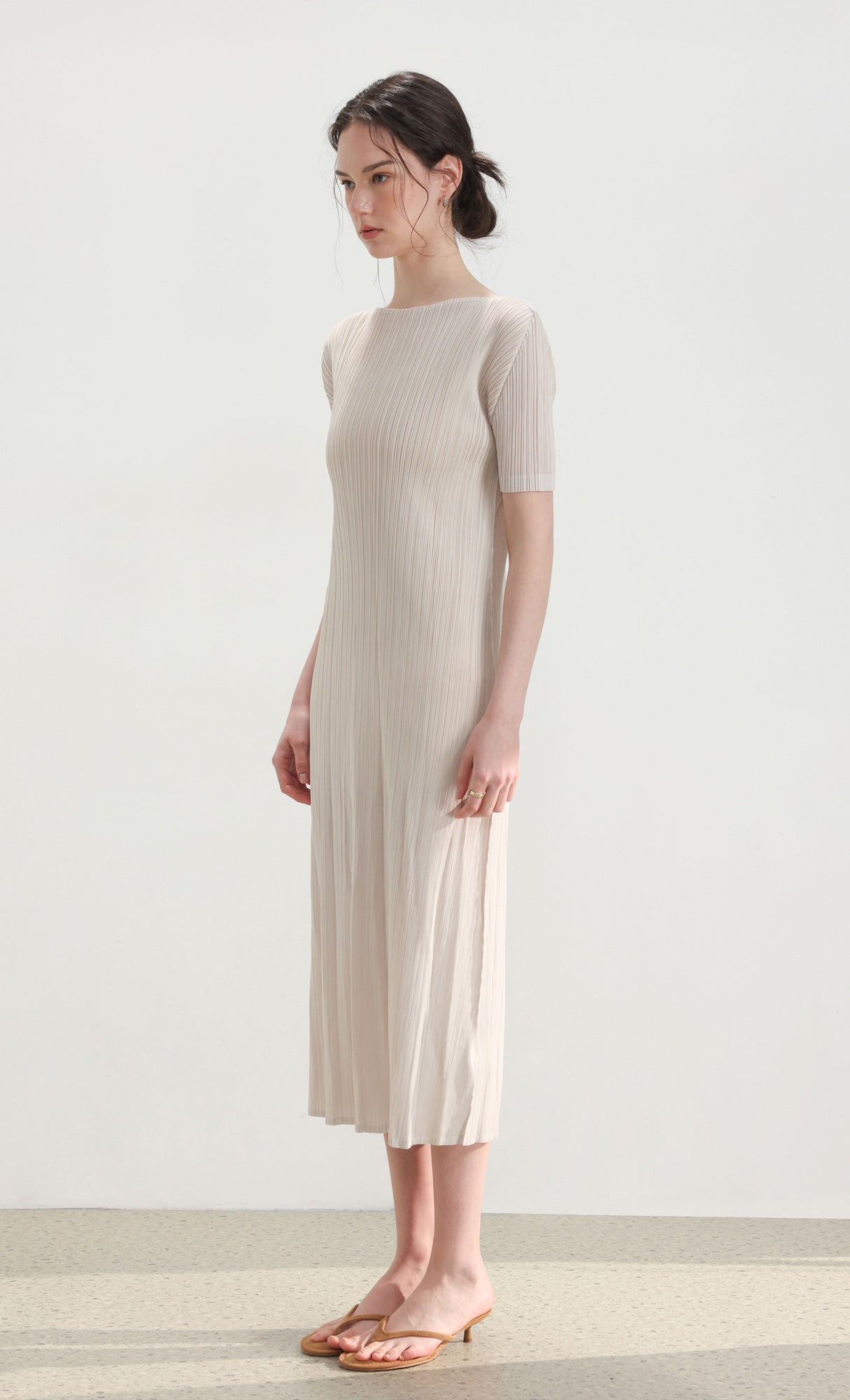 Dalia half-sleeve pleated dress_ivory