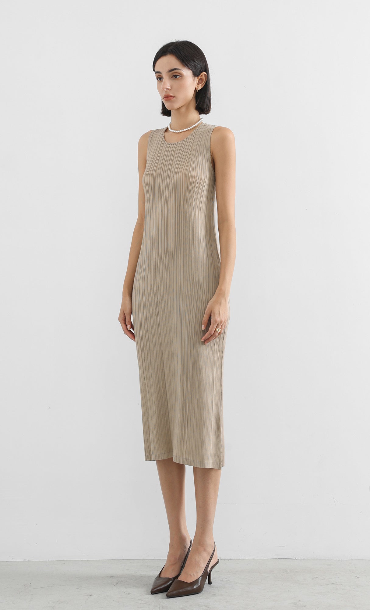 modi pleated sleeveless dress_beige