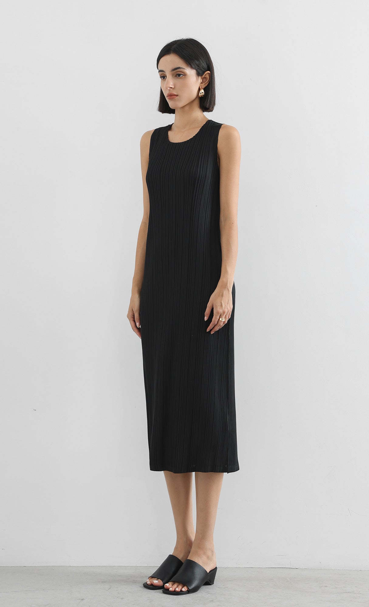 modi pleated sleeveless dress_black