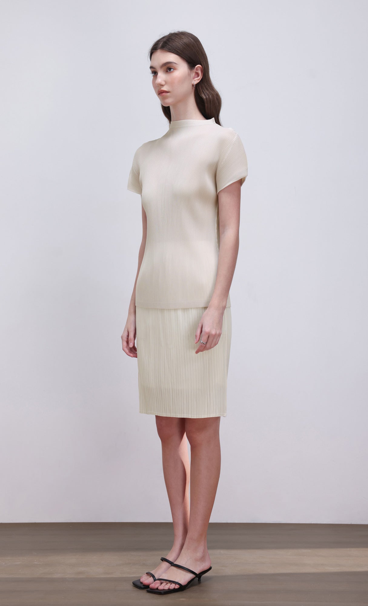Lao pleated half neck top_light-beige