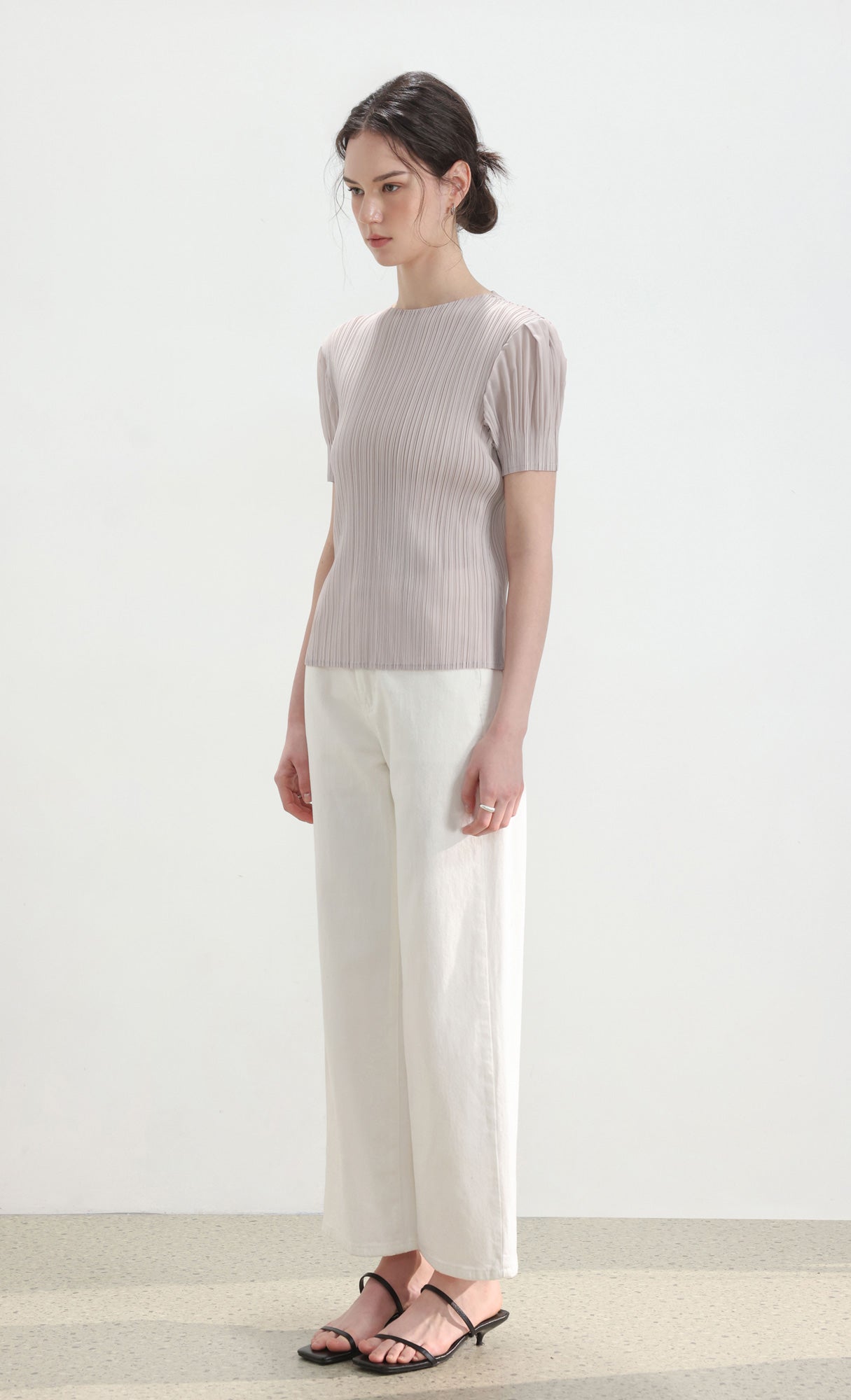 Mellow half-sleeve pleated top_beige