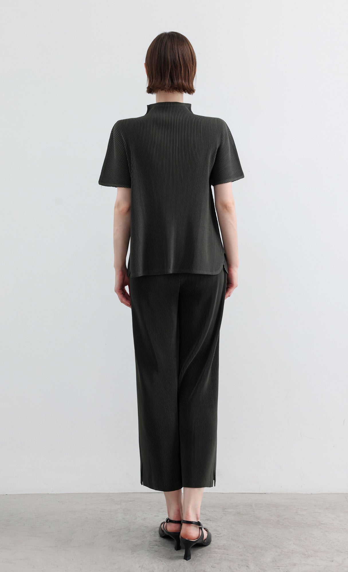 Essential Pleated Half-Neck Top_Khaki