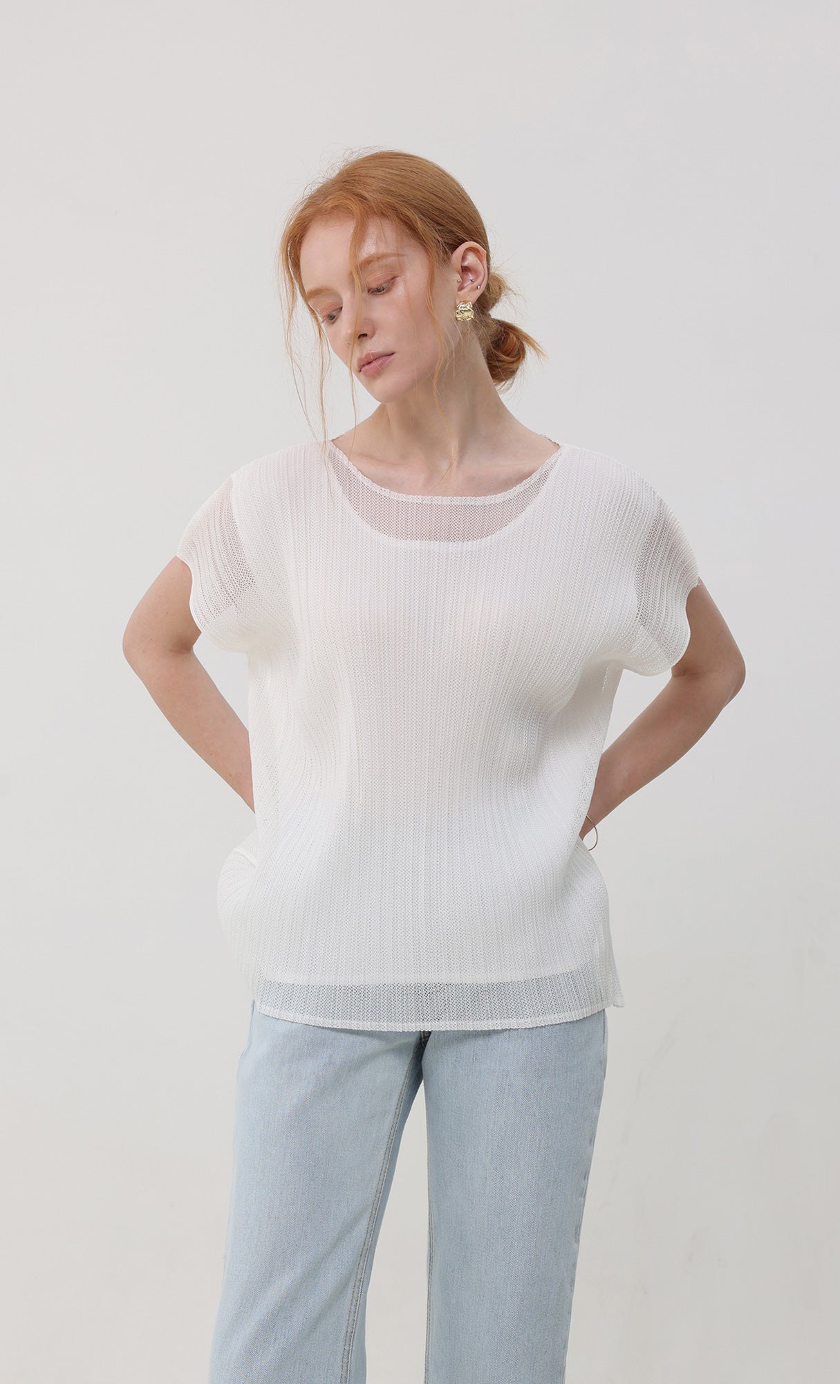 Airy pleated sleeveless top_ivory