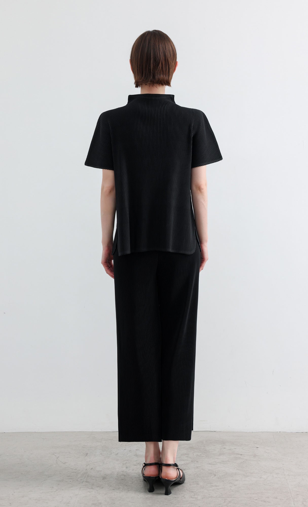 Essential Pleated Half-Neck Top_Black