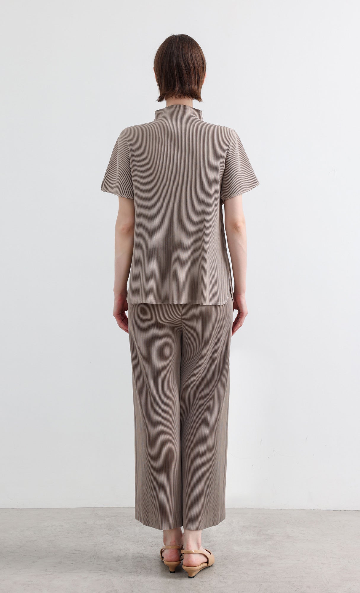 Essential Pleated Half-Neck Top_Beige