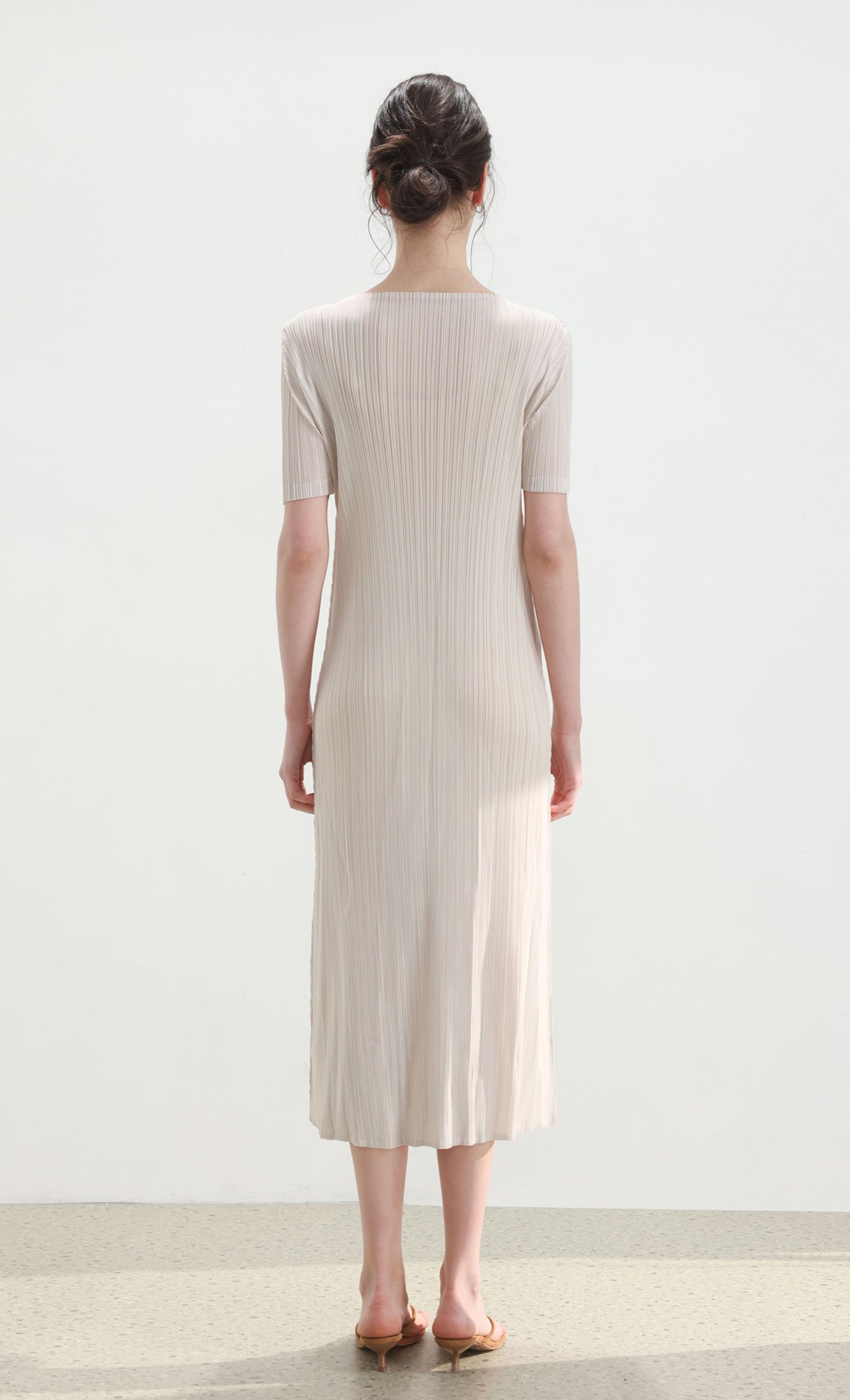 Dalia half-sleeve pleated dress_ivory