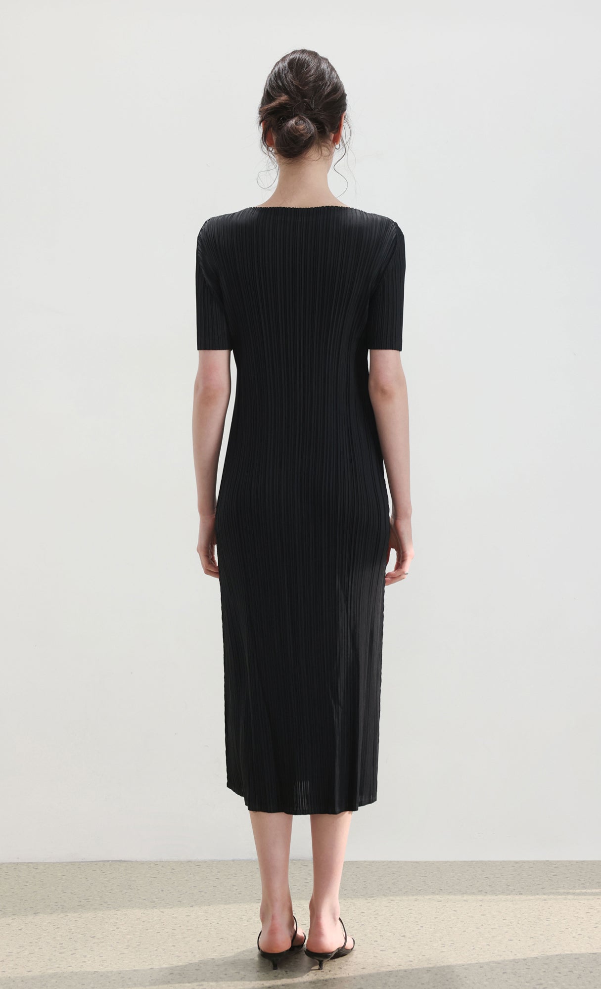 Dalia half-sleeve pleated dress_black