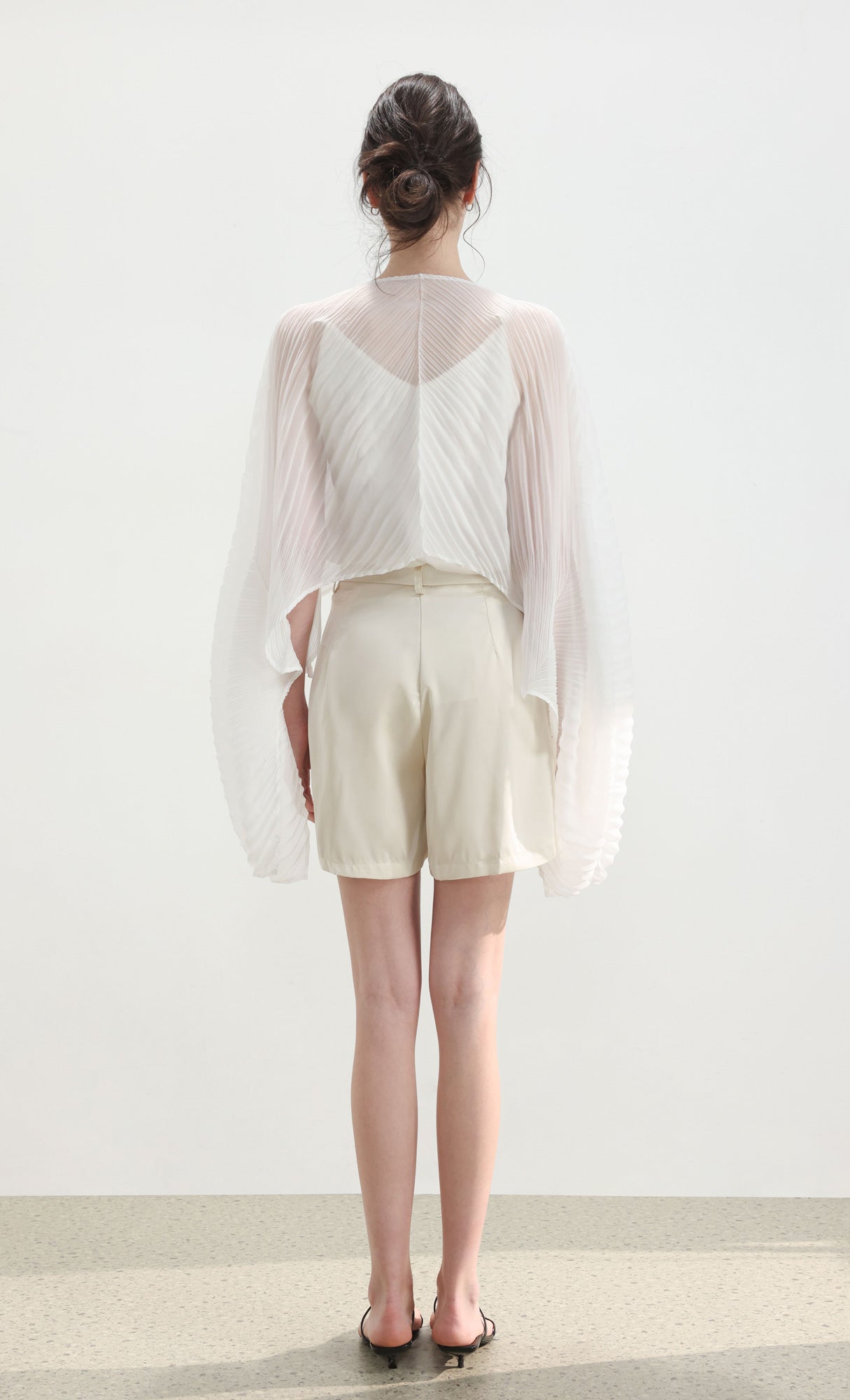Pleated cape scarf_white