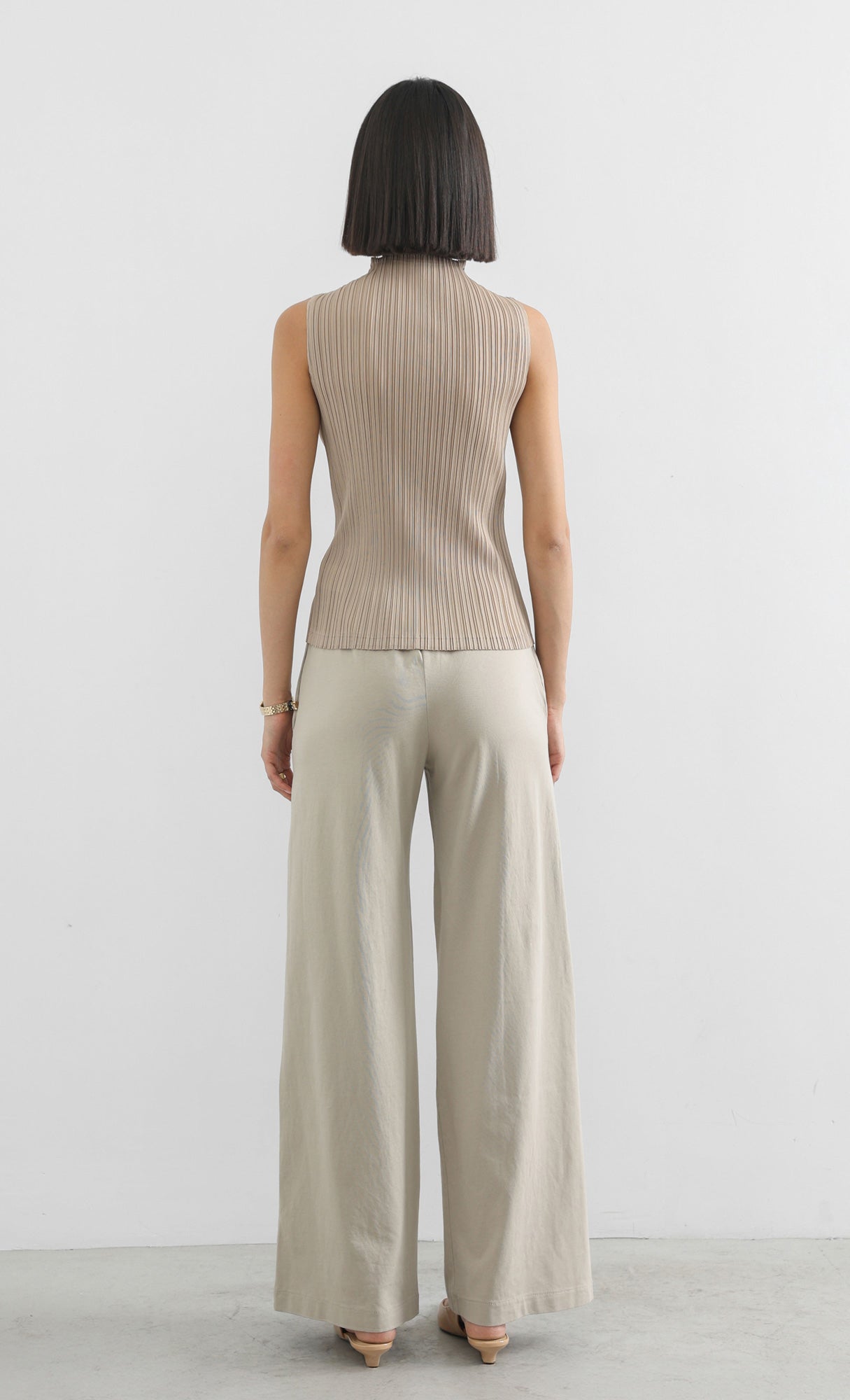 modi half-neck pleated top_beige