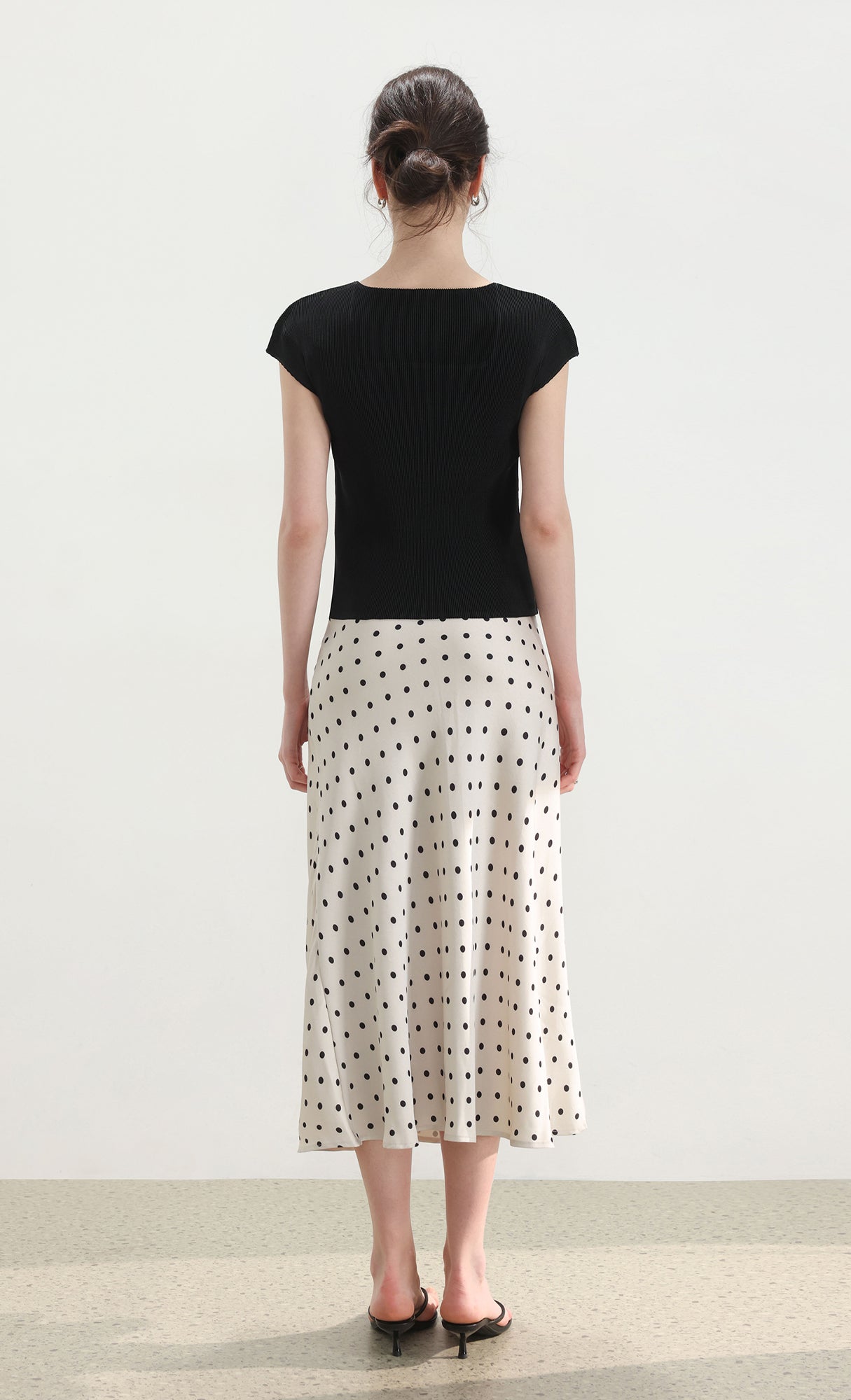 Nora pleated cap-sleeve top_black