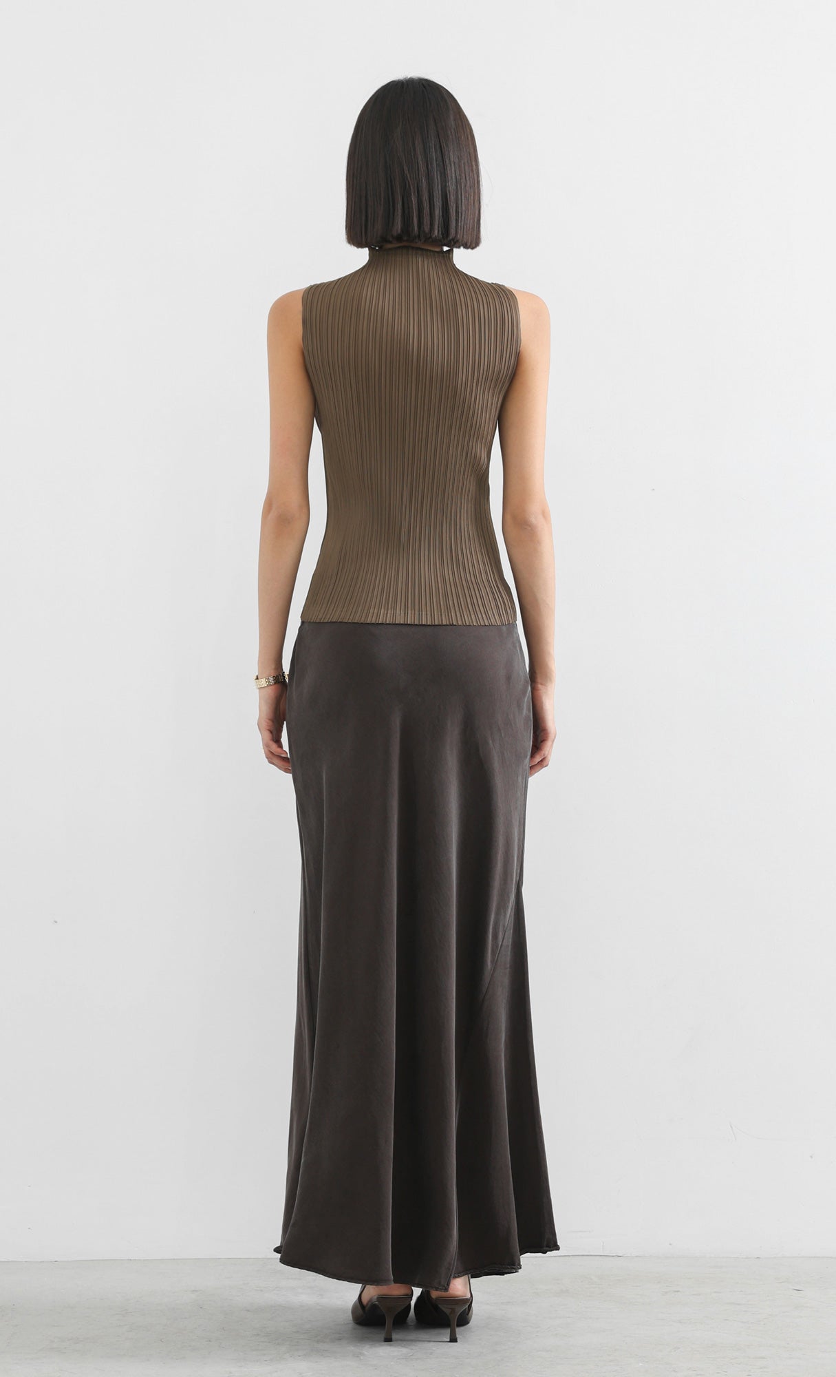modi half-neck pleated top_brown