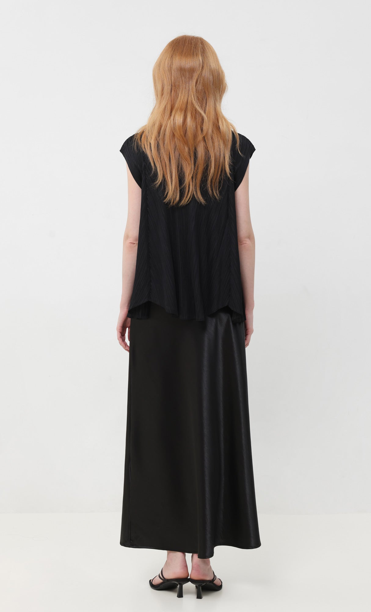soft pleats sleeveless top_black