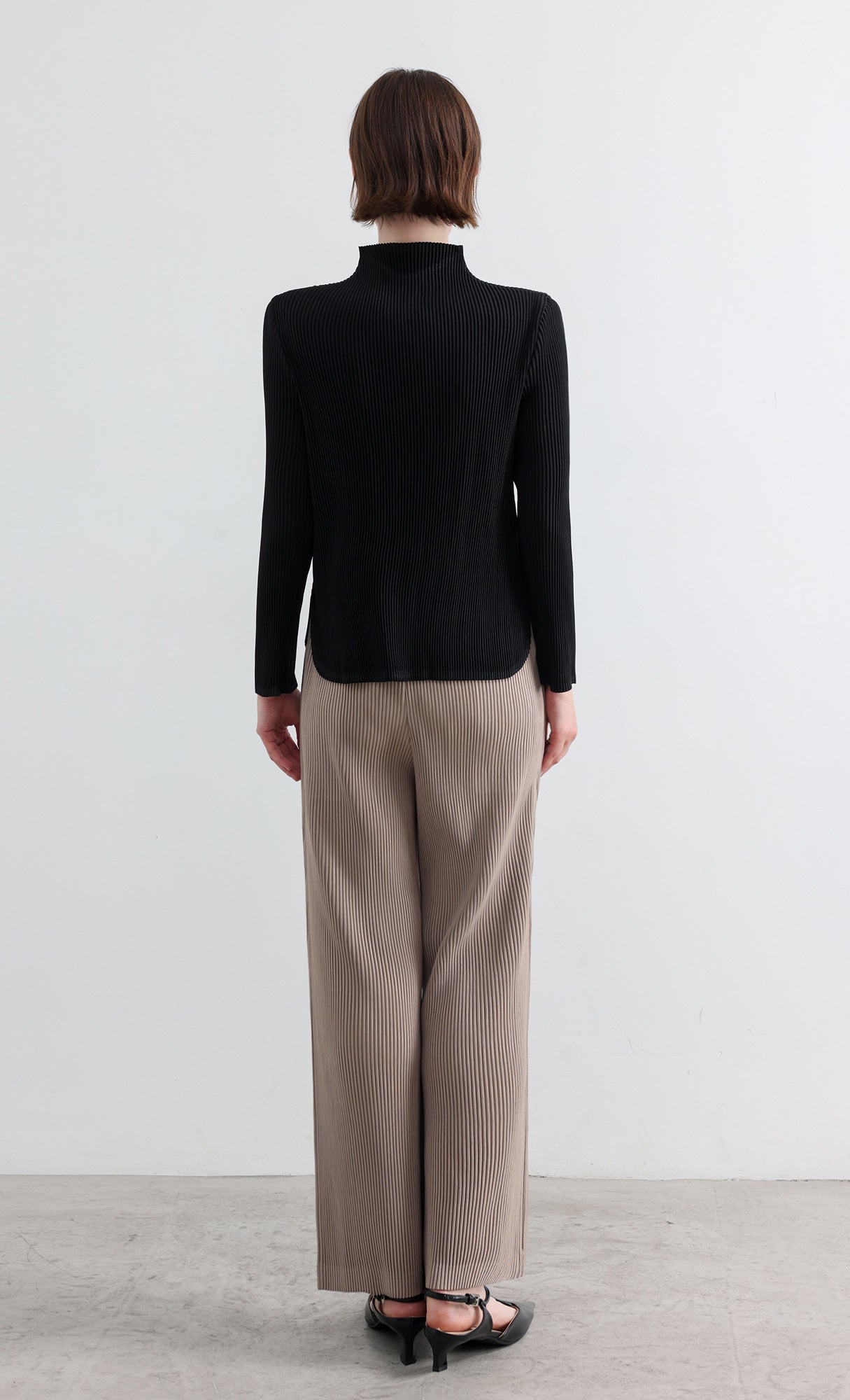 Essential Relaxed Pleated Half-Neck Top_Black
