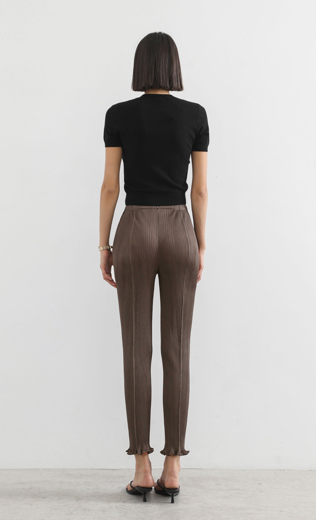 narrow pleated slit pants_brown