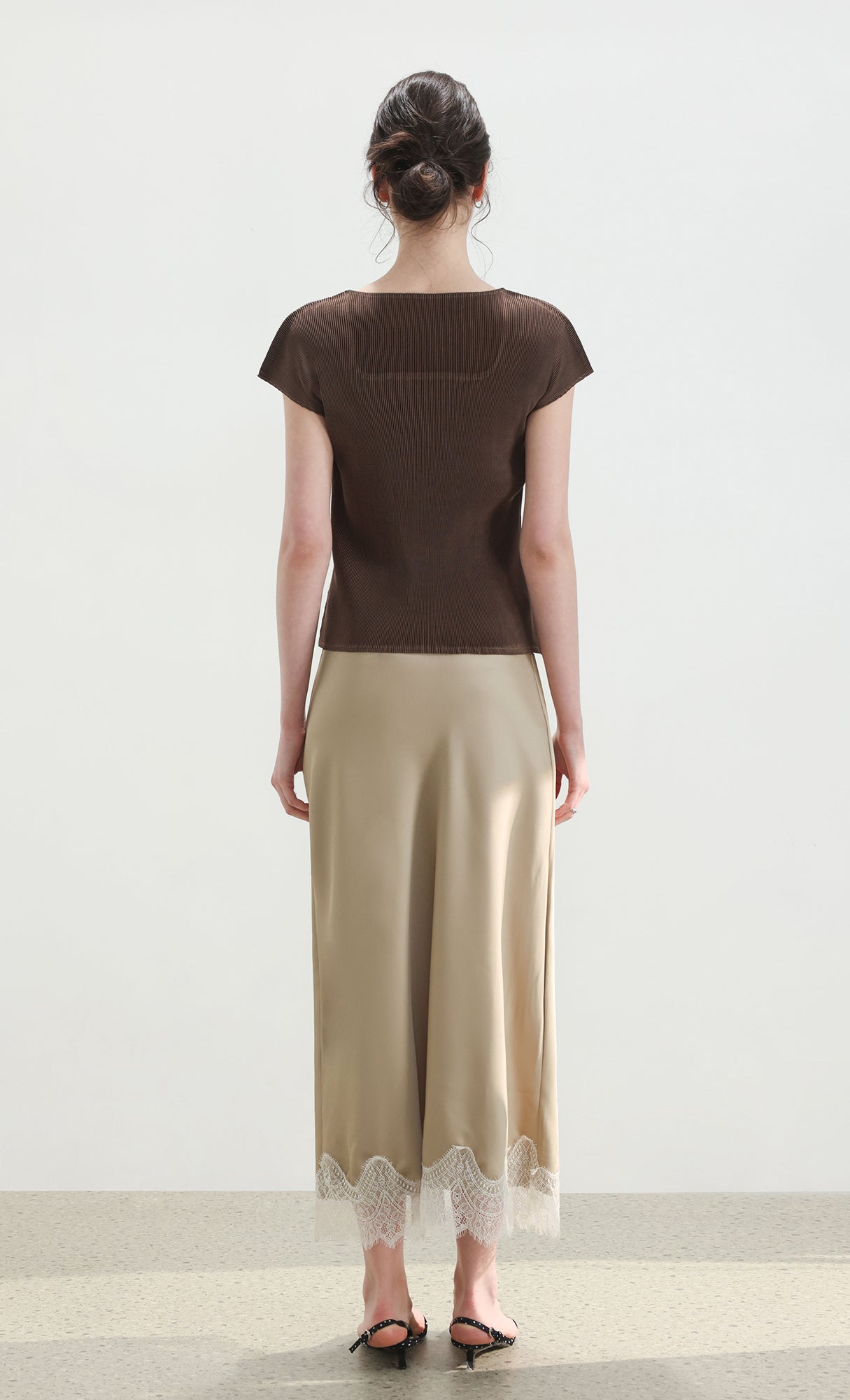 Nora pleated cap-sleeve top_brown