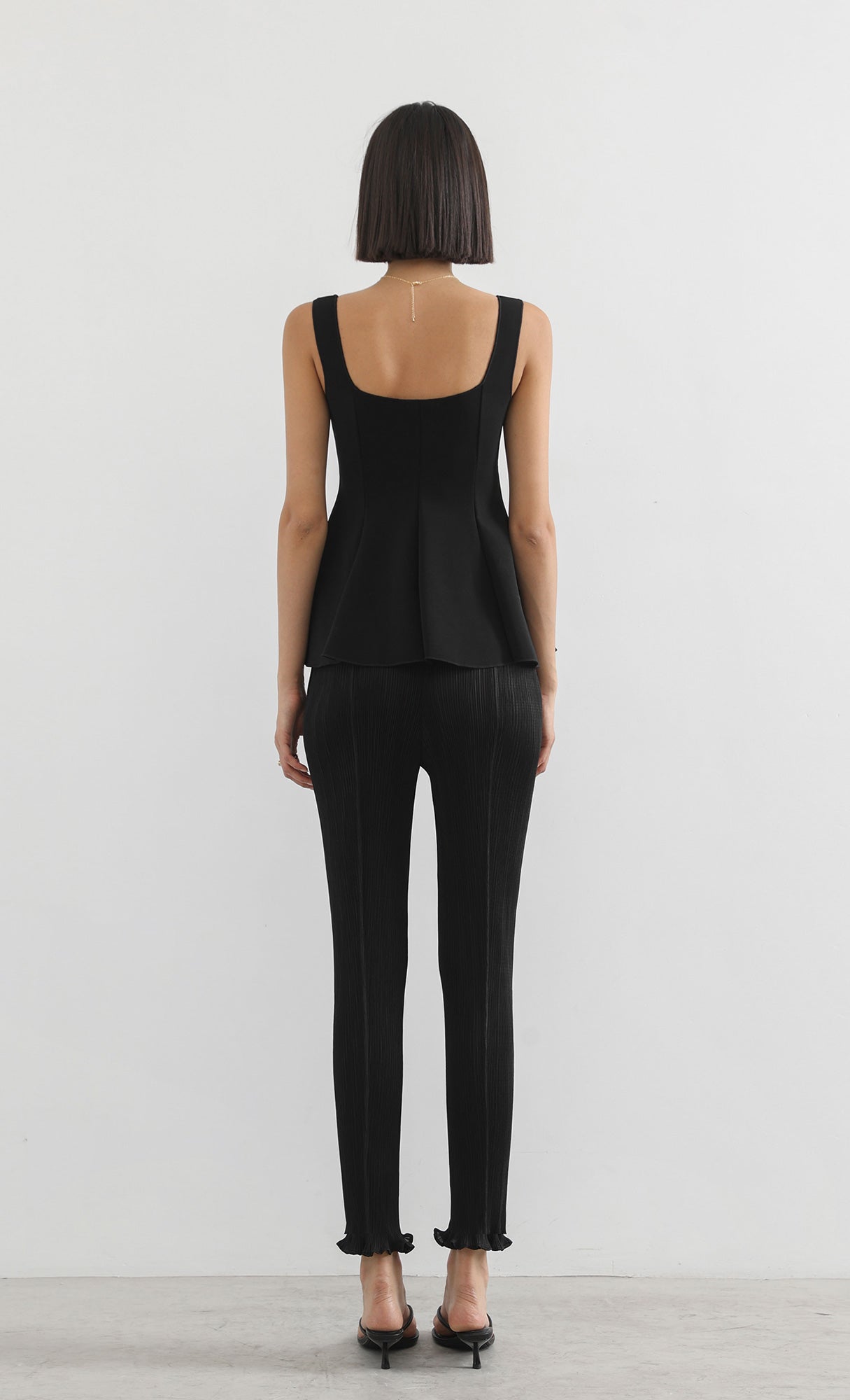 narrow pleated slit pants_black