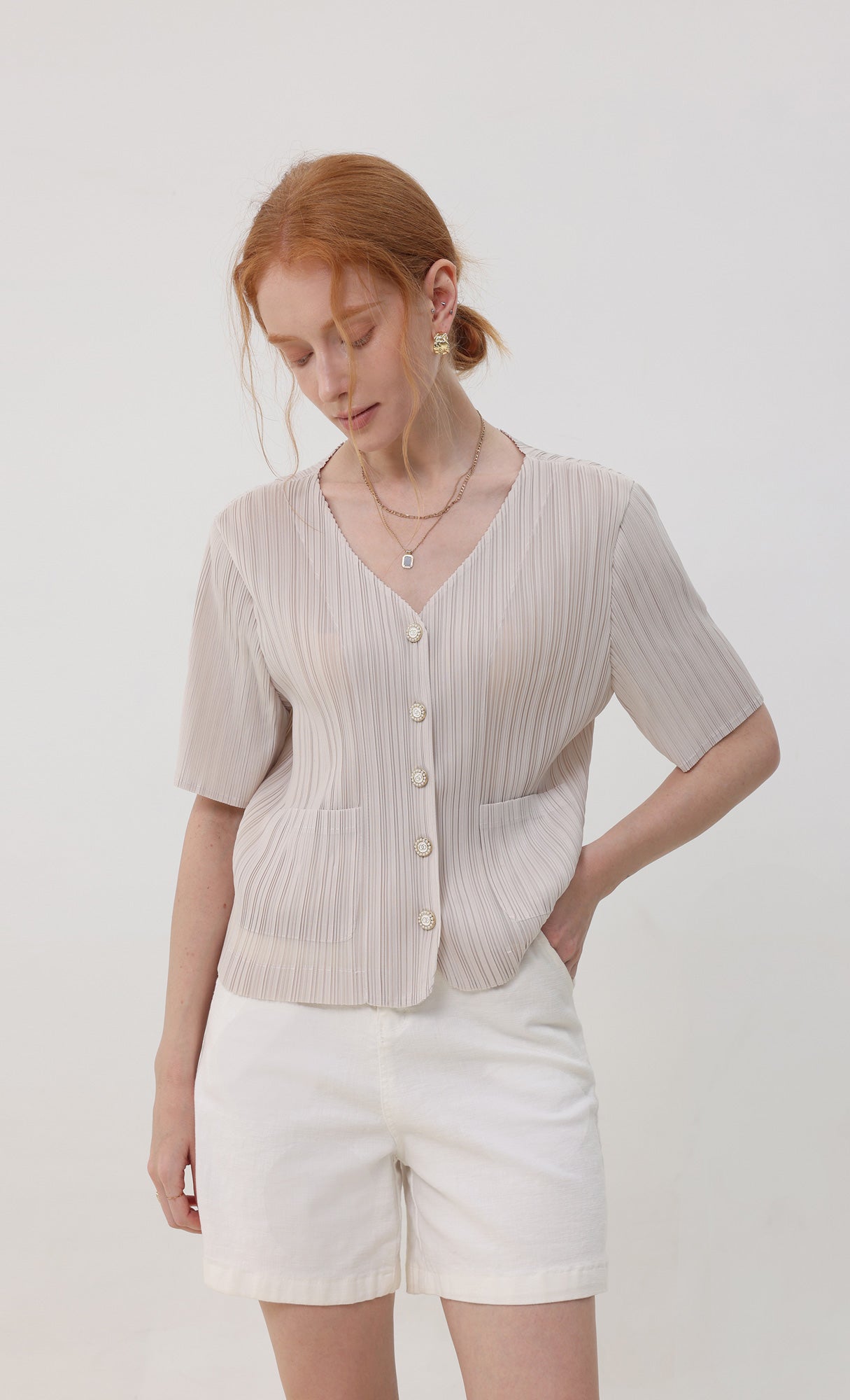 Button pleated short-sleeve top_lightbeige