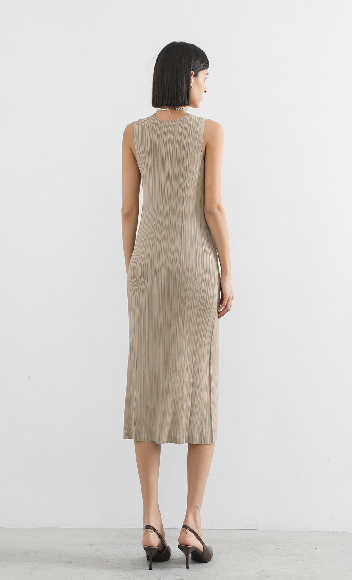 modi pleated sleeveless dress_beige