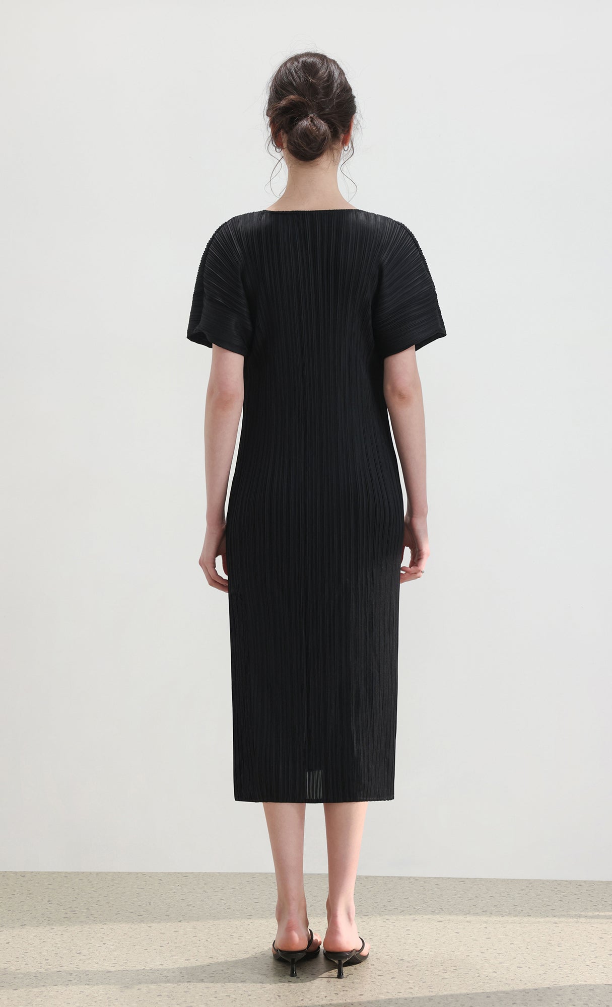Mira short-sleeve pleated dress_black