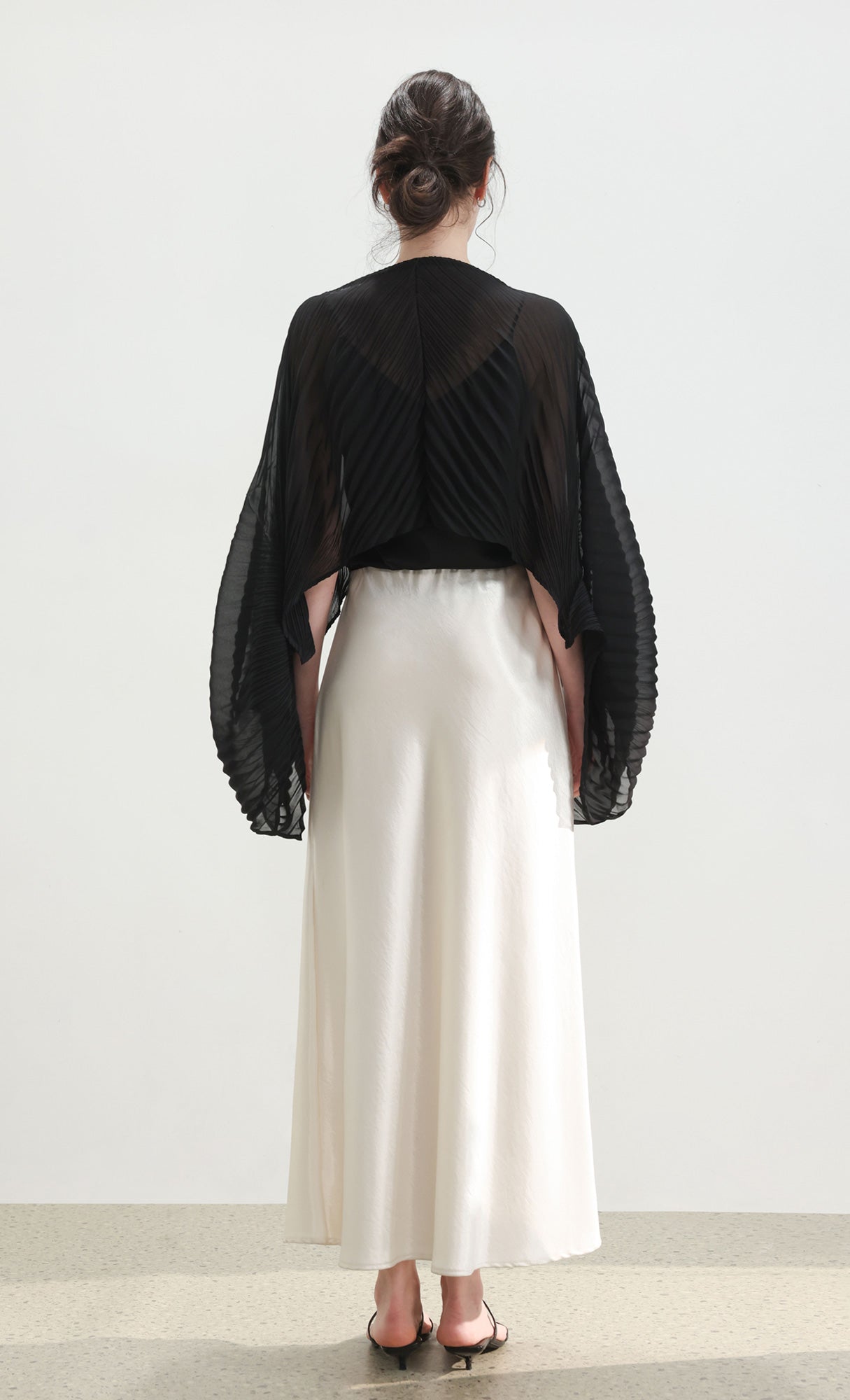 Pleated cape scarf_black