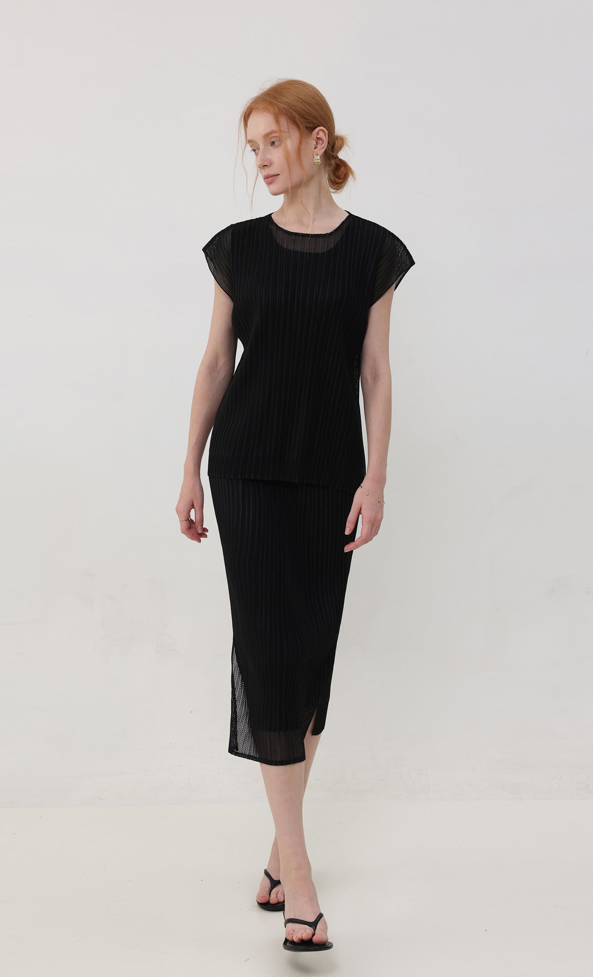 Airy pleated sleeveless top_black