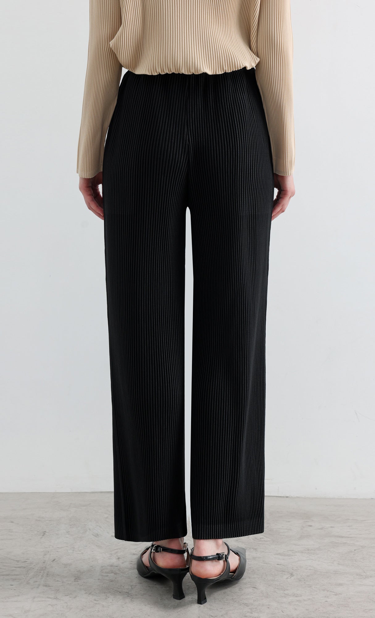Essential Relaxed Pleated Pants_Black